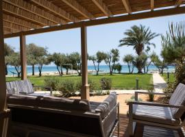 Elya Beach Luxury Suites, hotel v destinaci Ayios Theodhoros