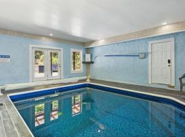 Mystical Creek Pool Lodge #600, hotel in Cosby