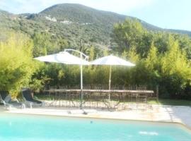 Mas La Provence, hotel v destinaci Rustrel