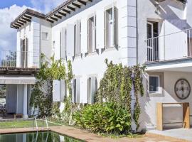 Casa de lujo con piscina, pádel y BBQ，坎德萊達的飯店