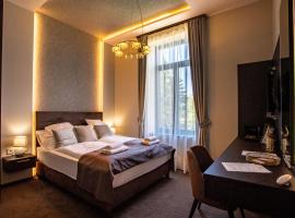 Vöröskő Villa- TITKÁRI szauna és jakkuzi használattal, hotel v destinaci Balatonalmádi
