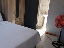 Royal guest house, hotel in Witbank