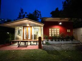 ITH Luxury Cottage 'Hibiscus', chalet in Benares