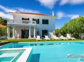 Villa De Los Leones in heart of Sitges by Beach and Town with A/C and Games