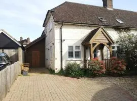 Stylish central Horsham residence with parking and hot tub