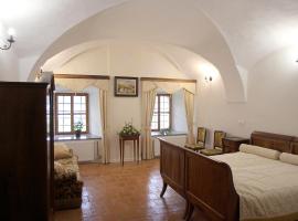 Grad Tuštanj, Hotel in Moravče