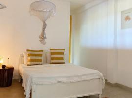 Distinct Beach House, hotell sihtkohas Midigama East