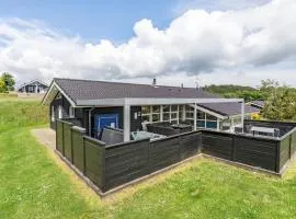 Beautiful Home In Ebeltoft With Wifi