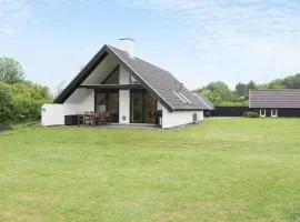 Beautiful Home In Spøttrup With Kitchen