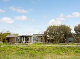 Three-Bedroom Holiday Home In Knebel