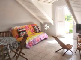 Appartement d'une chambre avec jardin amenage et wifi a Capesterre de Marie Galante a 4 km de la plage, khách sạn ở Rabi