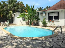 Maison de 3 chambres a Saint Francois a 300 m de la plage avec piscine privee jardin clos et wifi – hotel z parkingiem w mieście Kahouanne