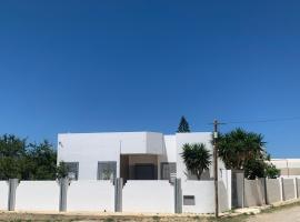 Villa Soliman Plage, caba&ntilde;a o casa de campo en Soliman
