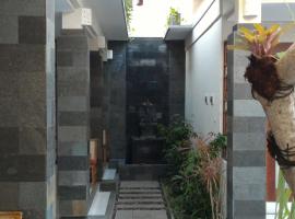 Nyaman Guest House, nakvynės su pusryčiais namai mieste Sanur