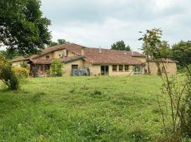 Gîtes et Camping Hameau Nouste Temps, hotel a Castelnau-Magnoac