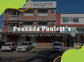 Viesnīca Pousada Paulett's - Hospedagem na Zona Norte de Ilhéus - Bahia pilsētā Iljeusa, netālu no apskates objekta Ziemeļu pludmale
