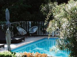 Hôtel Les Fougères - Hossegor – hotel w mieście Soorts-Hossegor