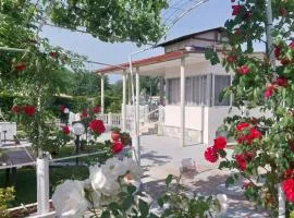 Villa Artzie. Έξοχικο με τεράστιο εξωτερικό χώρο.