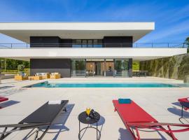 Villa She Luxury, Hotel in Boškari