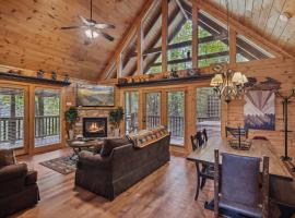 The Adventure Lodge Located in Black Bear Falls Resort with 3 King Suites!, Hotel in Gatlinburg