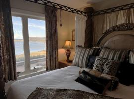 Oceanfront Luxury Magical Views Sunset and Sunrise, hotel a Western Shore
