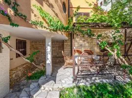 Lovely Apartment In Rovanjska