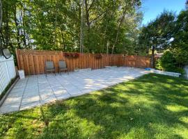 Spacious 5BR house in Brossard and Free parking, villa Brossard-ban
