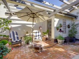 Chic Peaceful Retreat 16 Mi to Beaches and Wineries!, pet-friendly hotel in Santa Paula