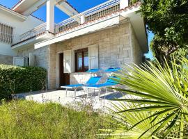 M404 - Marcelli, trilocale con giardino a due passi dal mare, hotel v destinaci Marcelli