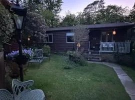 The Cabin, Roundabout Lane