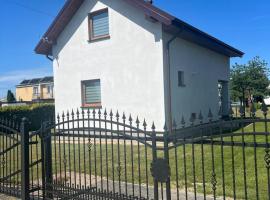 Dom Wakacyjny U Joanny, hotel v destinaci Łebcz