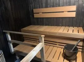 Late, Duplex house apartment for 7 near Meyer gate