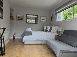 13 Matheson Place, apartemen di Portree