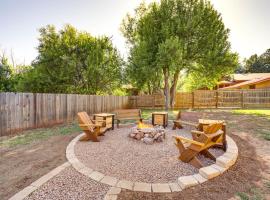 Hike, Hunt and Fish! Outdoor Pine Haven with Yard, hotel v destinaci Pine