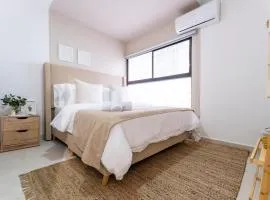 Cozy apartment located in Manila with Jacuzzi and AC