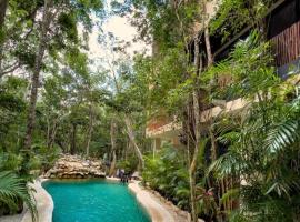 Luxury paradise penthouse with private pool, hotel in Chemuyil