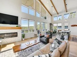 Views and Hot Tub Pineberry Modern Luxury Home