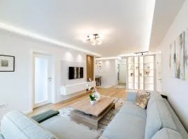 Old Town Heaven 3-bedroom apartment with balcony