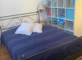 Gîte équestre Au village 45, cottage in Fontenais