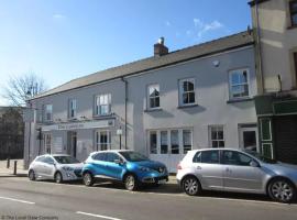 The Cambrian Bar & Grill, cheap hotel in Tredegar