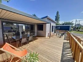 Chalet à Jullouville - 6 couchages, piscine chauffée, près de la plage et commerces - FR-1-361-523