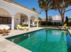 Verianmar 4 bedroom villa in Sotogrande with Pool