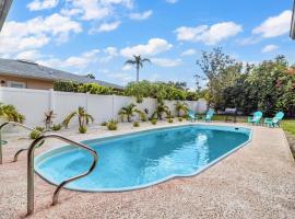 Pool Home in Seminole, hotel with parking in Redington Shores
