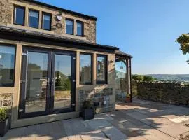 Lane End Cottage Holmfirth - Panoramic Views, Modernised with offroad parking