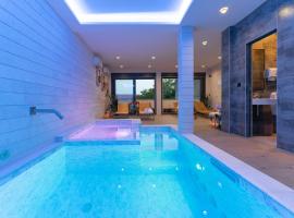 Terra Maiorum -12 person private Villa - heated pool and water massage, hotel en Povljana