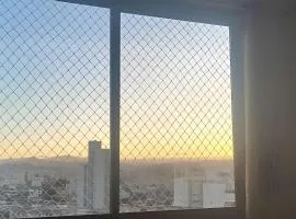 Central no Floresta com estacionamento e varanda