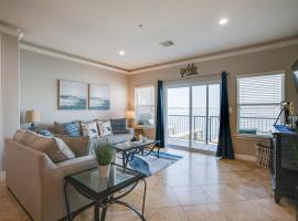 Lake Conroe Waterfront Home Patio and Shared Pool!, apartamento en Willis