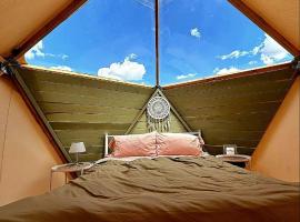 Raptor Ranch Glamping, khách sạn ở Valle