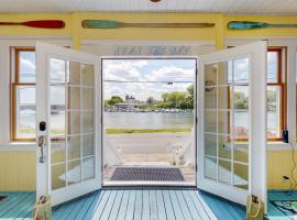 Waterside Beach House, hotel v destinaci Wareham
