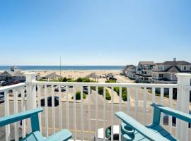Ocean Views Newly Renovated Private Balcony, hotell i Hampton